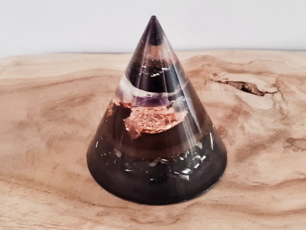 Orgonite cône noire